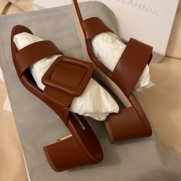 Manolo Blahnik
Titubanew Leather Mules(US6.5) - Picture 4 of 10